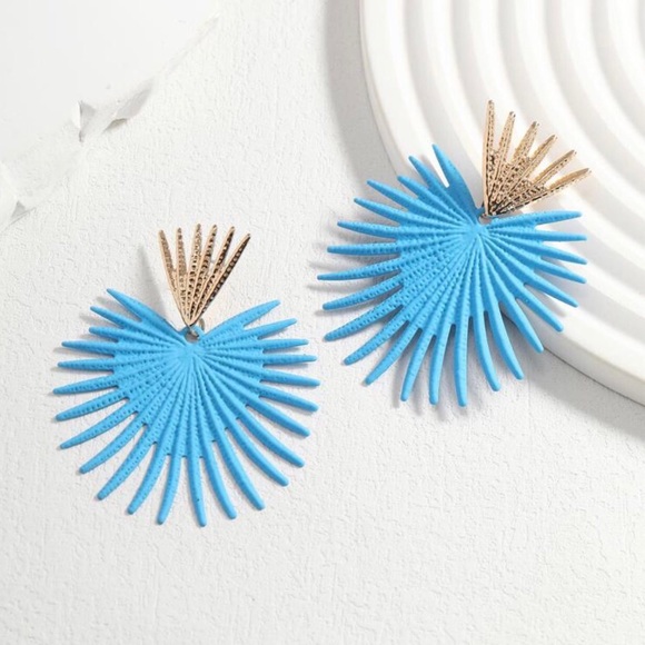 Zara “Radiance” Baby Blue Heart Crown Sunburst Beam Ray Regal Royal Gold Earring - Picture 9 of 14